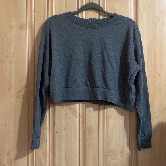 🤍 Grey Crewneck - Picture 1 of 3